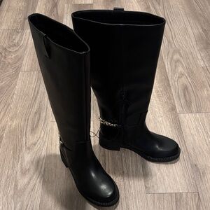 Black Wide Calf Knee-High Boots with Gold Chain Accent 7.5 women’s
